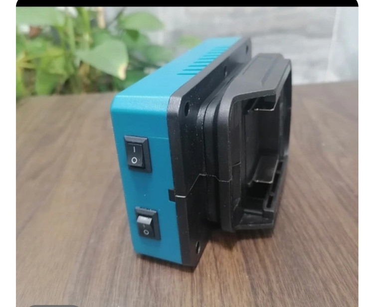اینورتر شارژی پرتابل با باطری چند منظوره ( وارداتی ) دارای چراغ قوه اضطراری